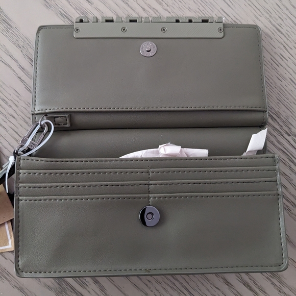 STEVE MADDEN WRISTLET - Picture 5 of 6